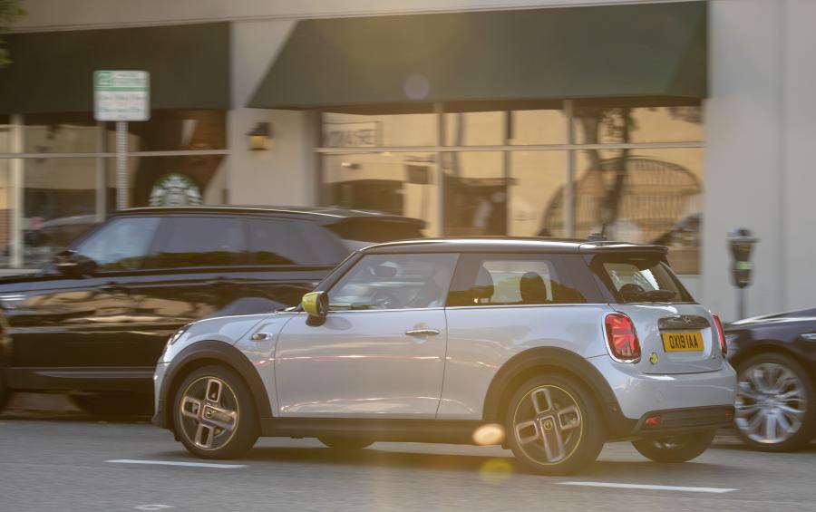  Mini Cooper SE (F56) 2019 года  (WW) (фото 10 из 132)